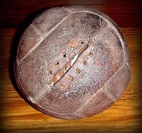 primo-pallone-mondiali-1930.jpg