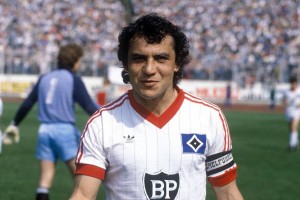 Bildnummer: 00965085  Datum: 05.05.1984  Copyright: imago/Kicker/Liedel Felix Magath (HSV); Hamburger SV, Mfdia, Quadrat, close, Gestik, DEUTSCHSPRACHIGE SPORTZEITSCHRIFTEN UND -ZEITUNGEN NUR NACH RÜCKSPRACHE, Saison 1983/1984 Hamburg Fußball 1. BL Herren Mannschaft Deutschland Einzelbild Randmotiv Personen