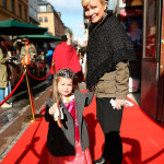 Med äldsta dottern Maj-Lis på ”Askungen”-premiär förra året.