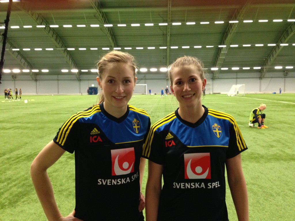 Umeå IK:s Emmelie Konradsson och Emma Berglund på landlslagsläger 2013.