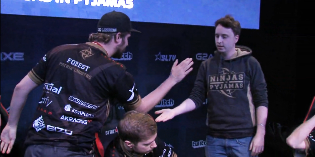 Get_Right och f0rest sumpade en runda när de lät Karrigan power-desarmera bomen