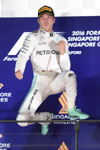 Mercedes AMG Petronas F1 Team's German driver Nico Rosberg celebrates winning the Formula One Singapore Grand Prix in Singapore on September 18, 2016. / AFP PHOTO / Anthony WALLACE