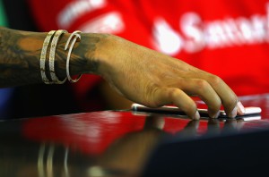 AUSTIN, TX - OCTOBER 20: Lewis Hamilton of Great Britain and Mercedes GP plays with his phone in the Drivers Press Conference during previews ahead of the United States Formula One Grand Prix at Circuit of The Americas on October 20, 2016 in Austin, United States. Clive Mason/Getty Images/AFP == FOR NEWSPAPERS, INTERNET, TELCOS & TELEVISION USE ONLY ==