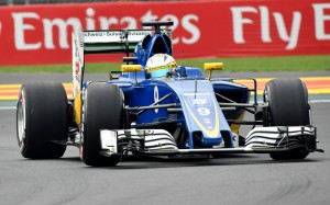 Sauber F1 Team Swedish driver Marcus Ericsson drives his car during the Formula One Mexico Grand Prix practice session at the Hermanos Rodriguez circuit in Mexico City on October 28, 2016. / AFP PHOTO / PEDRO PARDO