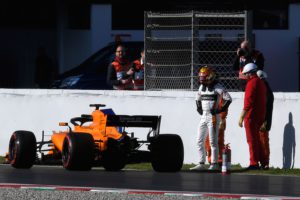 McLaren's Belgian driver Stoffel Vandoorne stands next to his broken down car at the Circuit de Catalunya on March 6, 2018 in Montmelo on the outskirts of Barcelona during the first day of the second week of tests for the Formula One Grand Prix season. / AFP PHOTO / LLUIS GENE