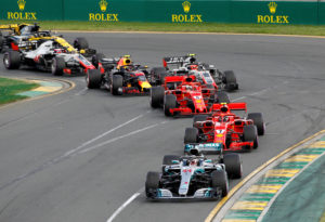 Formula One F1 - Australian Grand Prix - Melbourne Grand Prix Circuit, Melbourne, Australia - March 25, 2018 Mercedes' Lewis Hamilton leads FerrariÕs Kimi Raikkonen at the start of the race REUTERS/Brandon Malone