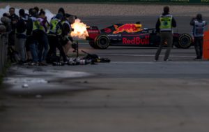 A trail of smoke and flames is seen from the car of Red Bull's Australian driver Daniel Ricciardo during a practice session for the Formula One Chinese Grand Prix in Shanghai on April 14, 2018. / AFP PHOTO / Johannes EISELE