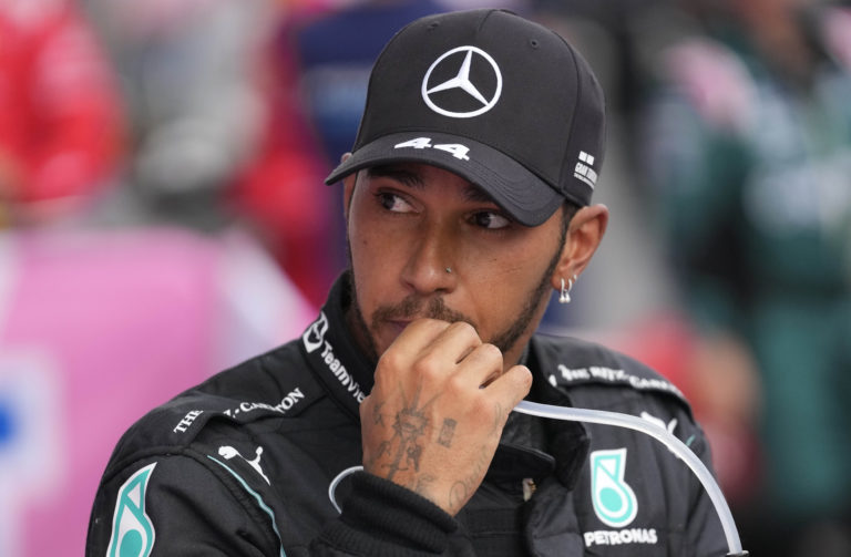 Lewis Hamilton klar för Mercedes, tjänar en halv miljard till och med 2023.