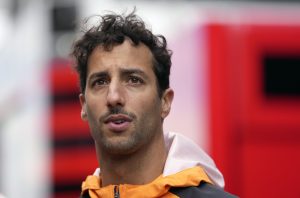 Daniel Ricciardo på väg till Mercedes F1