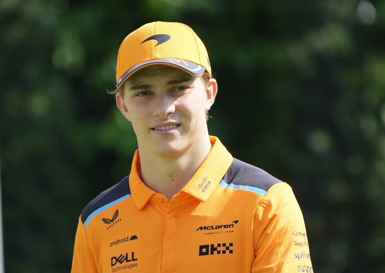 Oscar Piastri kör för McLaren till 2026