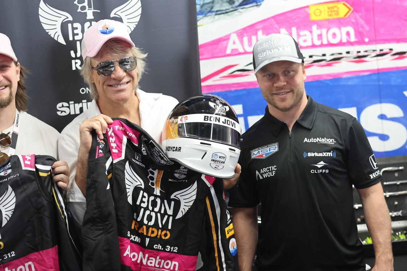 Felix Rosenqvist och Jon Bon Jovi i samarbete i IndyCar