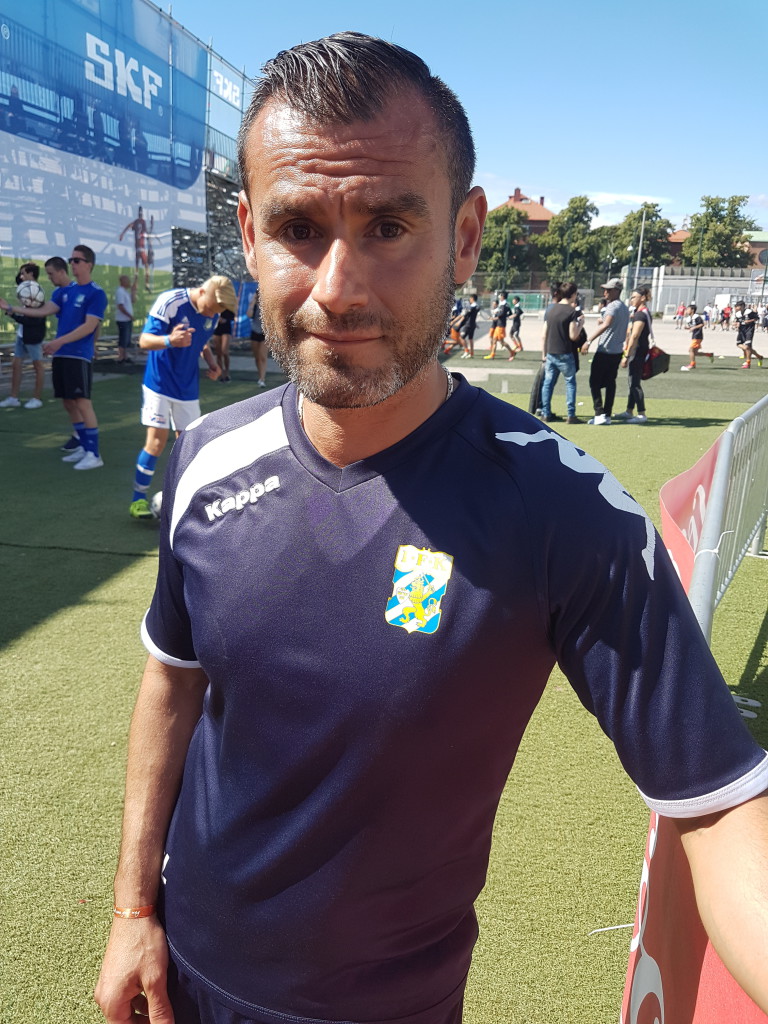 Cristian Ioayza, tränare för IFK Göteborgs flickor 12-lag i Gothia Cup. Foto: Henrik Lundgren