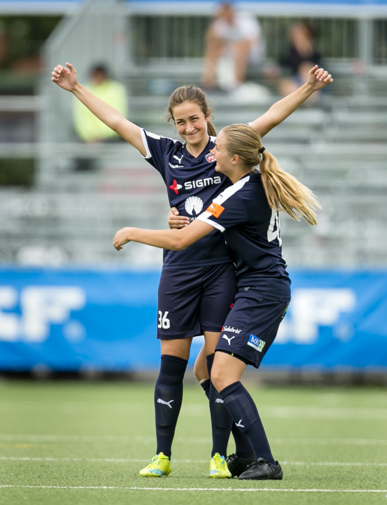 Superskott. FC Rosengårds. Edina Filekovic jublar efter sitt målskott från halva plan. Foto: Anders Deros