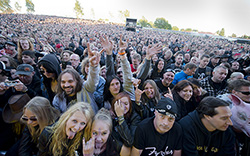 Publiken gillar rock. Foto: RICKARD NILSSON