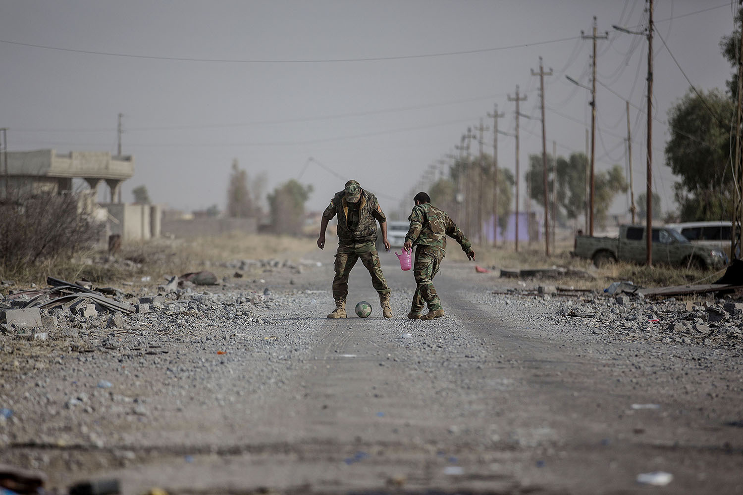 foto : magnus wennman : irak / kurdistan. irakiska och kurdiska trupper har inlett operationen att återta iraks näst största stad mosul från isis/daesh. på måndagen tog man kontrollen över flera byar i utkanten av mosul.