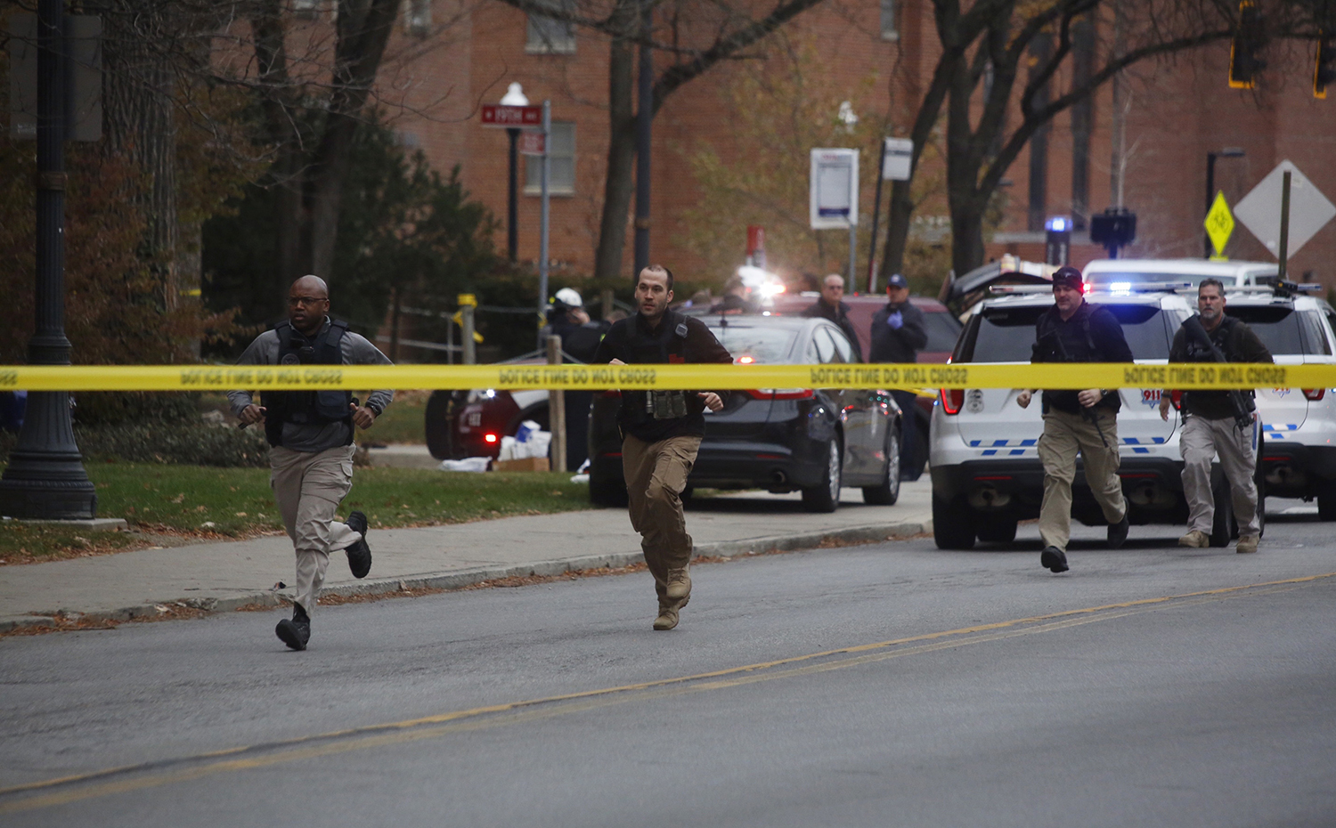 Police respond to reports of an attack on campus at Ohio State University on Monday, Nov. 28, 2016, in Columbus, Ohio. (Tom Dodge/The Columbus Dispatch via AP)