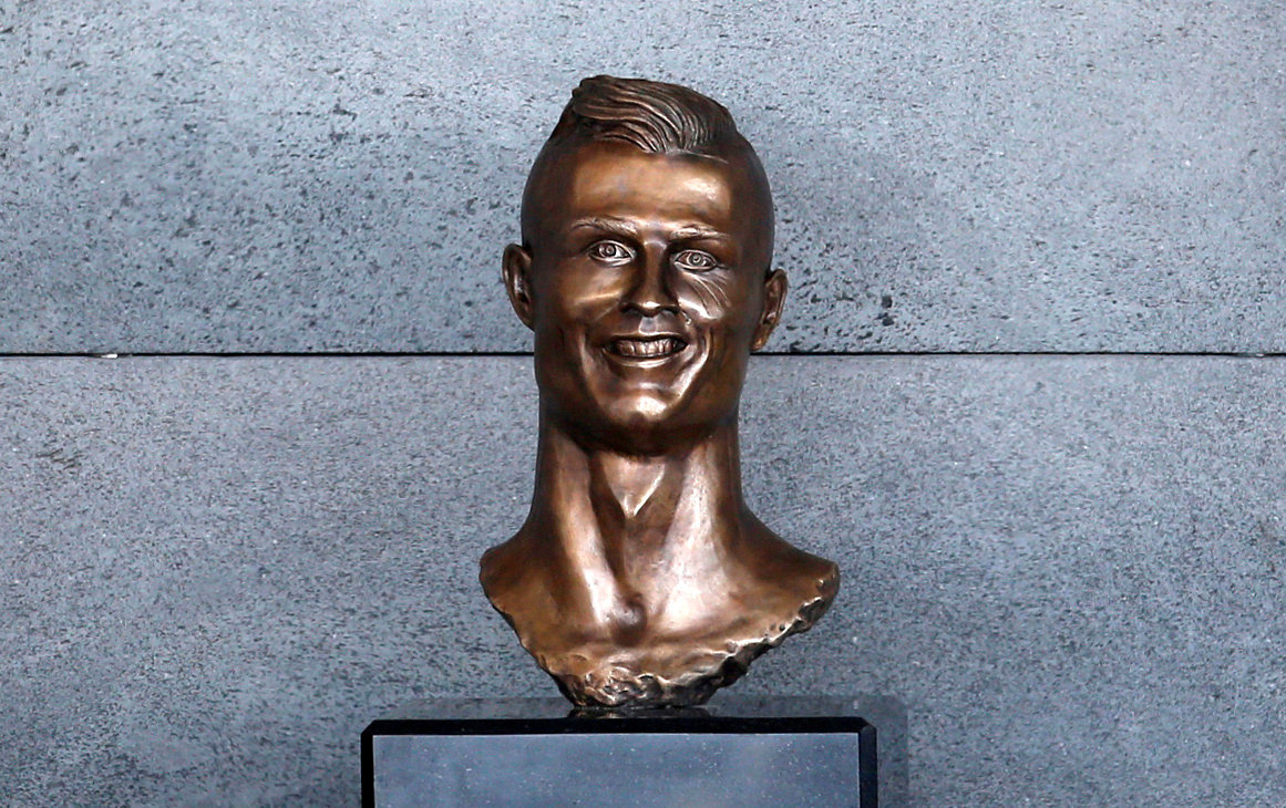 FUNCHAL 2017-03-30 A bust of Cristiano Ronaldo is seen before the ceremony to rename Funchal Airport as Cristiano Ronaldo Airport in Funchal, Portugal March 29, 2017. REUTERS/Rafael Marchante TPX IMAGES OF THE DAY Photo: / REUTERS / TT / kod 72000