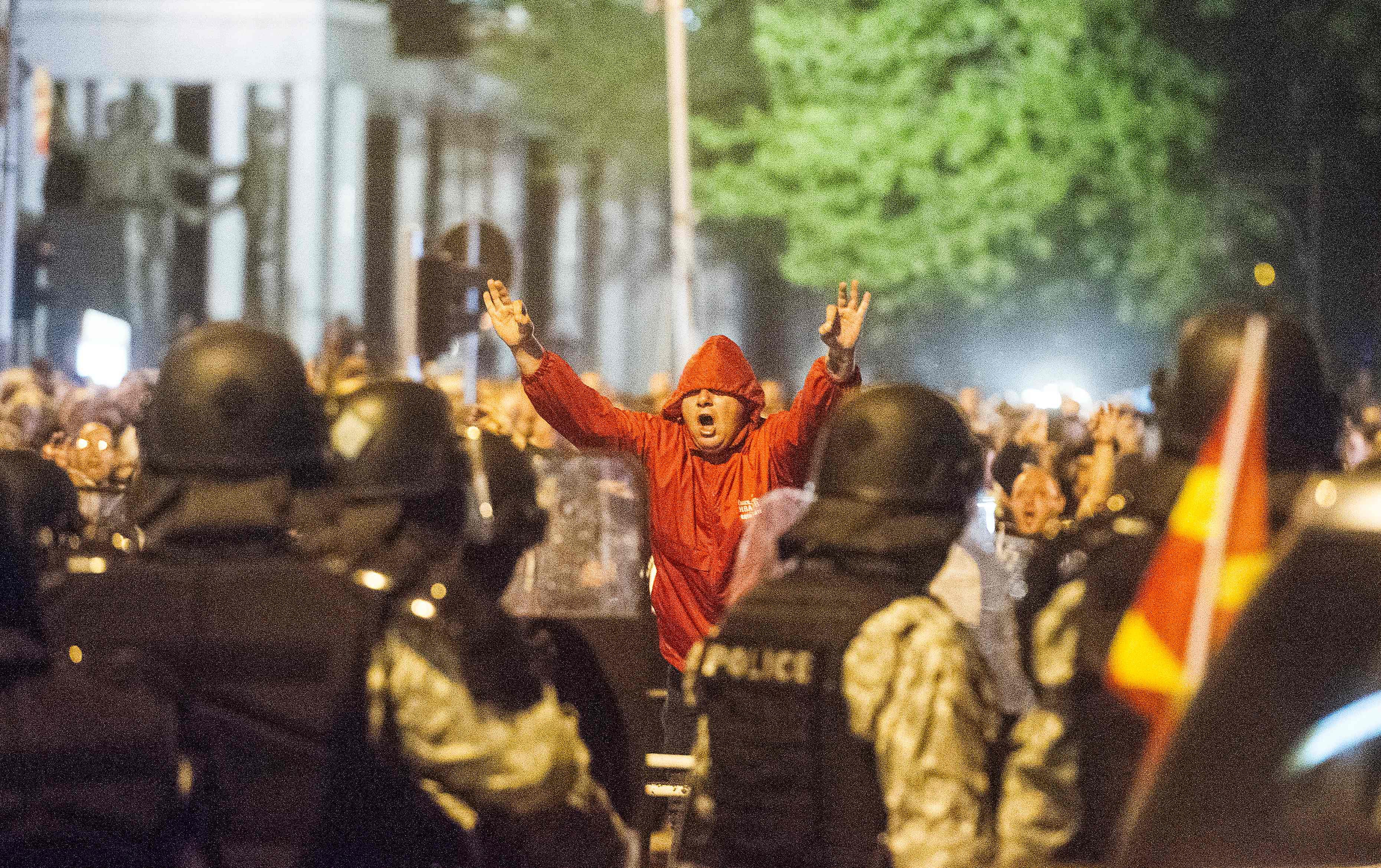 Police face protesters gathered outside Macedonia's parliament after the governing Social Democrats and ethnic Albanian parties voted to elect an Albanian as parliament speaker in Skopje on April 27, 2017. Macedonia's opposition leader was among at least 10 people injured in parliament on April 27 after protesters stormed the building following an allegedly unfair vote for a parliamentary speaker, witnesses and local media reported. The violence erupted after around 100 protesters supporting the rival VMRO-DPMNE party entered parliament waving Macedonian flags and singing the national anthem. / AFP PHOTO / Robert ATANASOVSKI / TT / kod 444