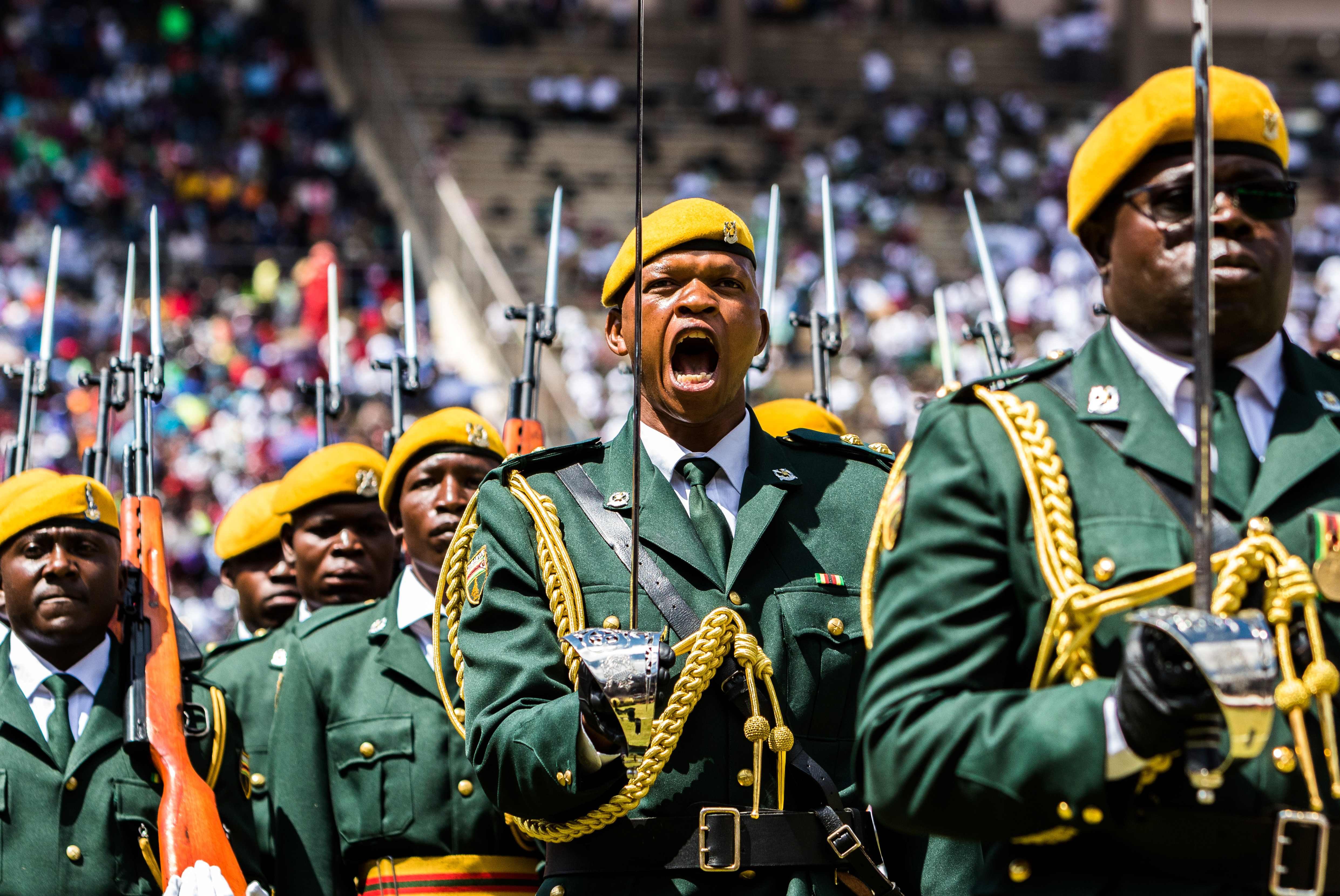 TOPSHOT - The guard of honour parade during the country's 37th Independence Day celebrations at the National Sports Stadium in Harare April 18, 2017. / AFP PHOTO / Jekesai NJIKIZANA / TT / kod 444