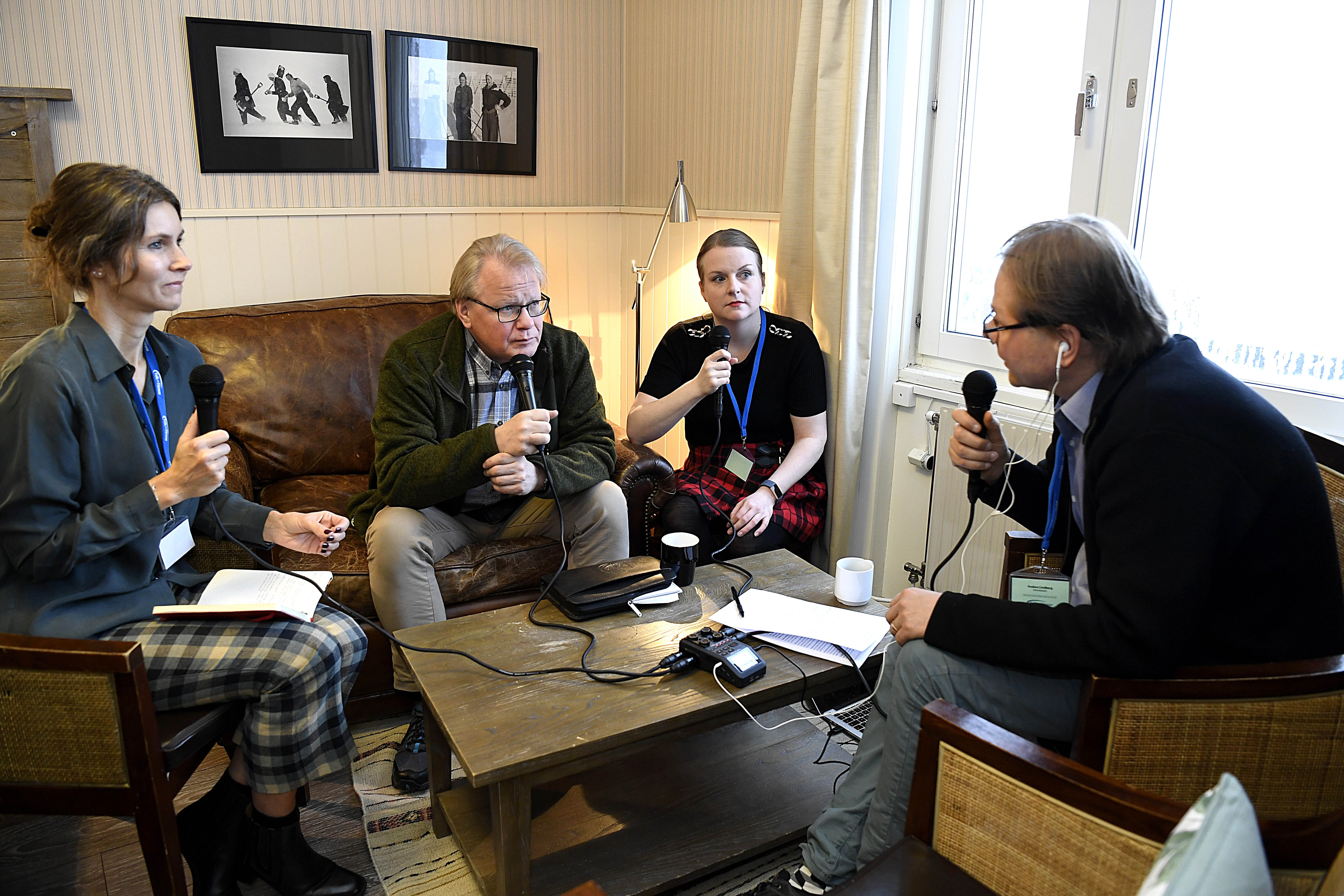 Lyssna på Ulf Kristersson och Peter Hultqvist från Folk och Försvar i