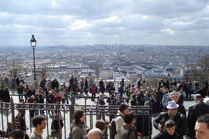 Utsikt över Paris från trappan framför Sacré-Coeur... 