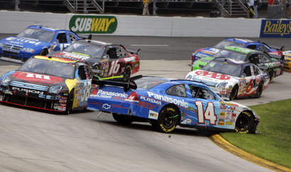 Tight racing – NASCAR style!