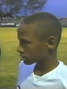 VIDEO: Se en ung Neymar visa upp sina fotbollskonster (extern länk).