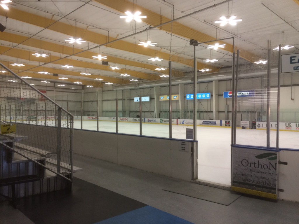 Andrea Bocelliframträderalltså i SAP Center ikväll. Så fredagens träningar ägde rum i Sharks typiskt glamorösa practice rink.