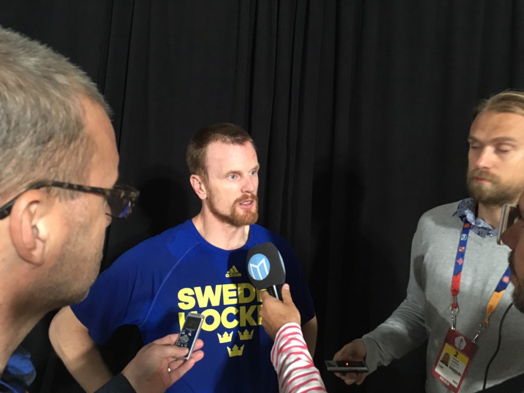 Henrik Sedin säger så tråkiga saker att Jonta Lindquist somnar