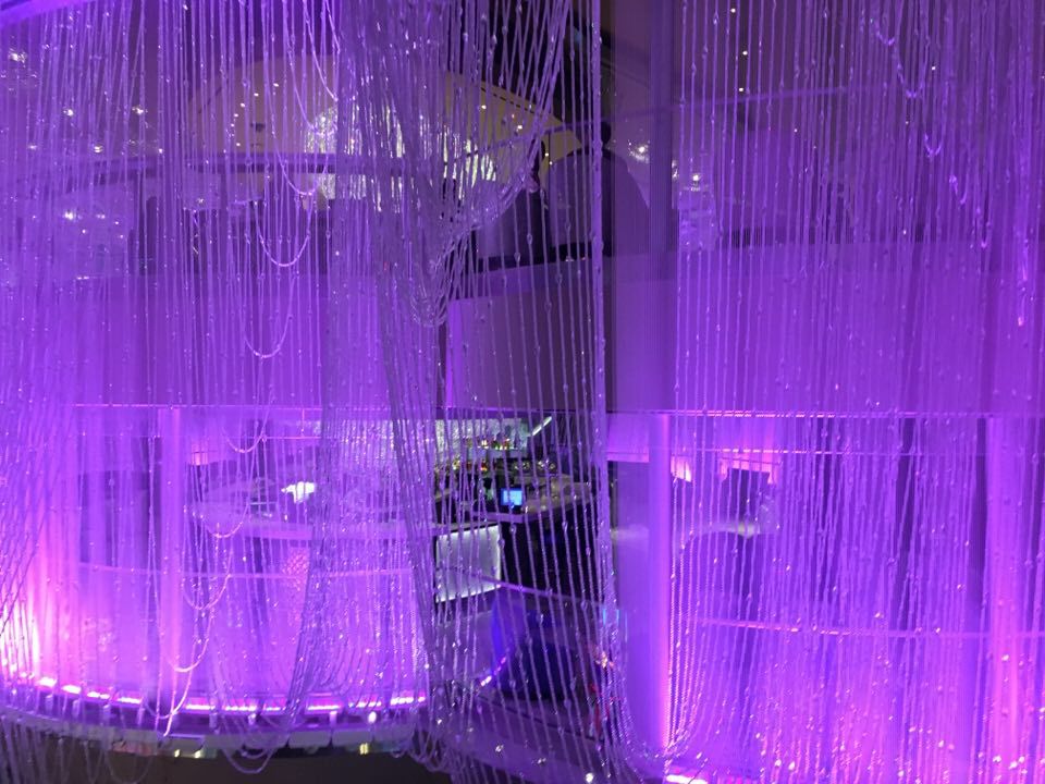 Chandelier-baren på Cosmos är snyggast i stan.