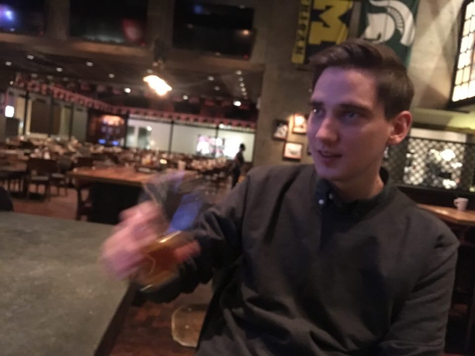 När han är törstig dricker Ekan öl snabbare än Lucky Luke drar pistol.