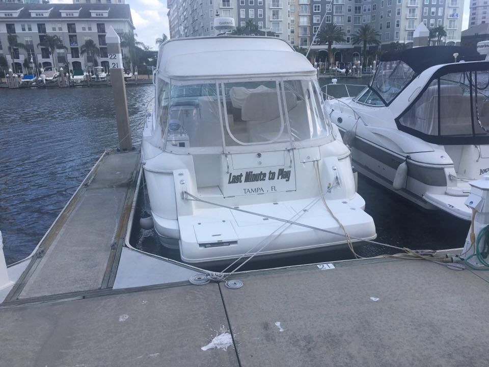 Bra namn på båt som alltid ligger förtöjd i downtown Tampa och tillhör en av Jets scouter. Han har ett bra liv han.