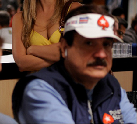 2009-wsop-humberto-brenes-breasts.jpg