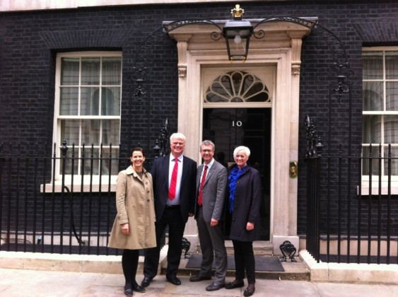 Alliansens fyra partisekreterare utanför 10 Downing Street
