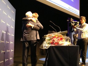 Alf Svensson och Göran Hägglund kramades länge på scenen.