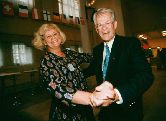 Under valet 1994 var Margareta Winberg ordförande i Socialdemokraternas kvinnoförbund, här med Ingvar Carlsson. 