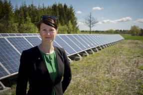 Lise Nordin (MP) vill att fler tak ska ha solceller. FOTO: Pressbild