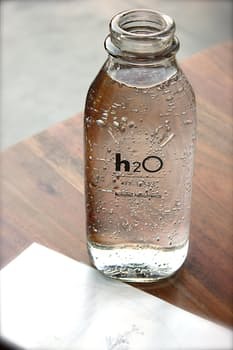 Har du stenkoll på hur mycket mer vatten du bör dricka under dina varma sommarpass?