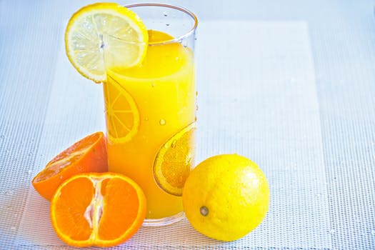 Färskpressad apelsinjuice - flytande vitamininjektion eller massiv kalorifälla?