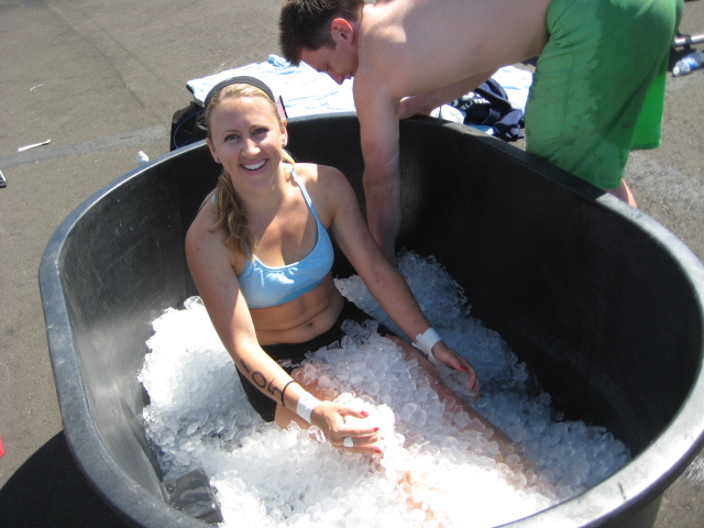 En av världens främsta CrossFit-atleter älskar isbad. Bild lånad från: crossfitdivision.com