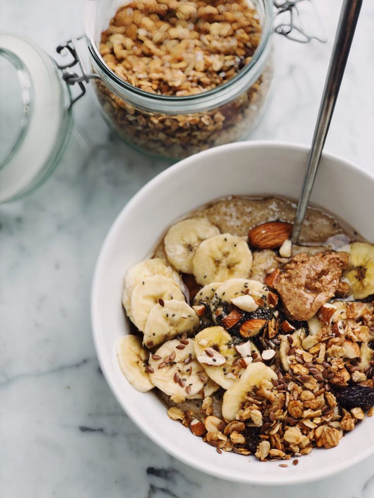 Nötter och frön ger inte enbart extra "crunch" till frukosten - de boostar dessutom kroppen med viktiga vitaminer och näringsämnen. 