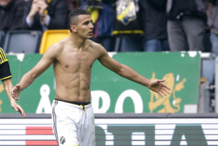 150531 AIK:s Nabil Bahoui jublar efter 2-1 under fotbollsmatchen i Allsvenskan mellan AIK och Helsingborg den 31 maj 2015. Foto: Andreas L Eriksson / Bildbyrn / Cop 106