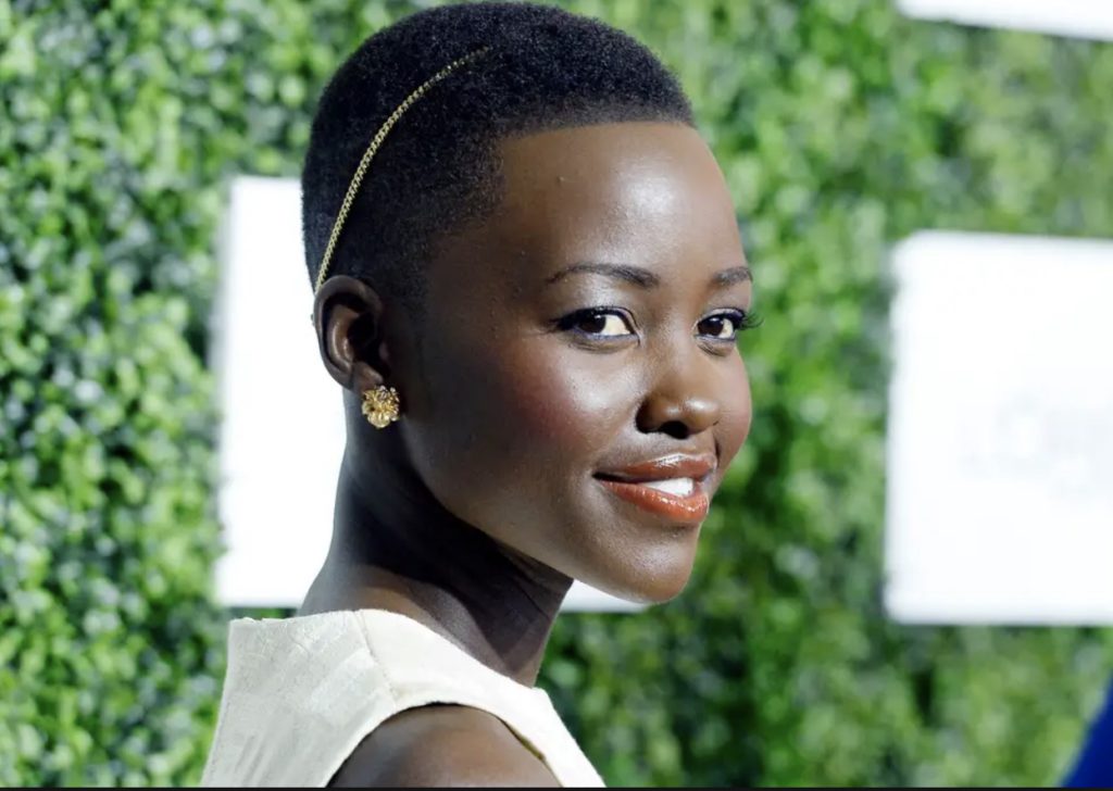 Oscarsbelönade Lupita Amondi Nyong'o har hudtyp 6 enligt Fitzpatrick