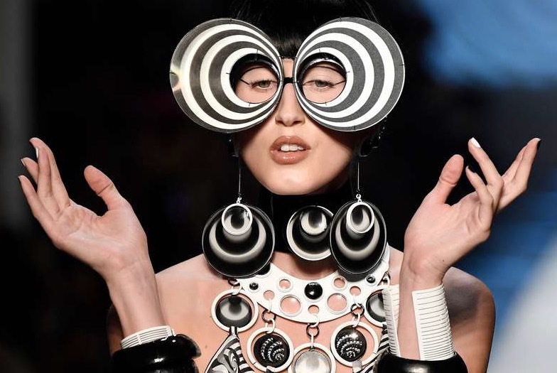 Jean Paul Gaultier vidade upp en mer futuristisk creation