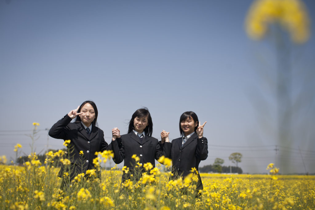 Gymnasieleleverna Akane Tateuchi, Manami Nishitori och NanaTakada