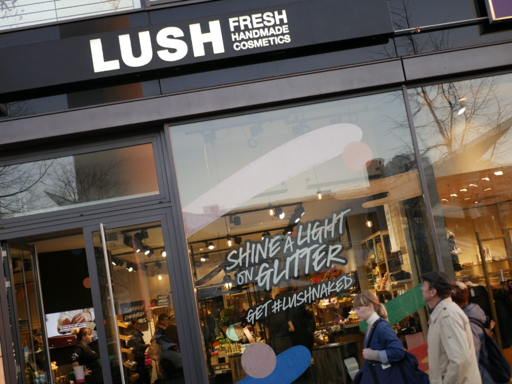 Lush öppnade sin första förpackningsfria butiker i världen. Båda i Europa, Milano och Berlin