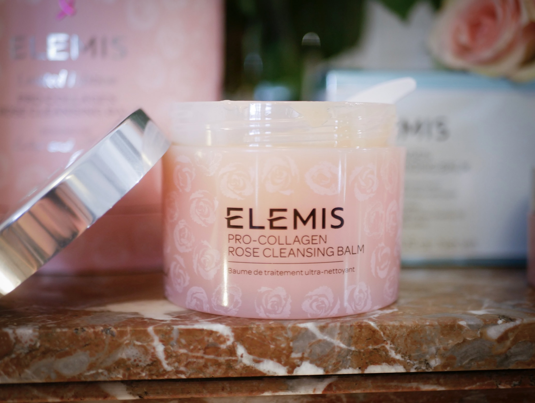 Cleansing balm är en stor grej i vår. Elemis släpper sin andra balm. Nu med doft av rosor