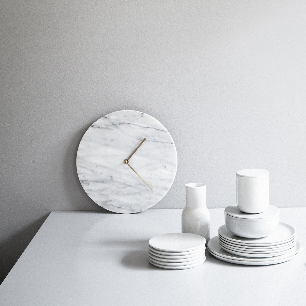 Menu_wallclock_white_scene2