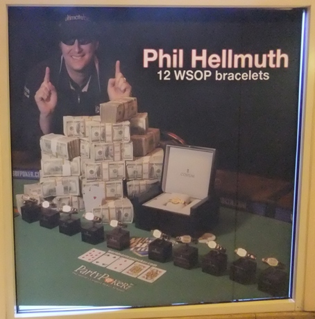 BILD PHIL HELLMUTH 12 BRACELETS.jpg