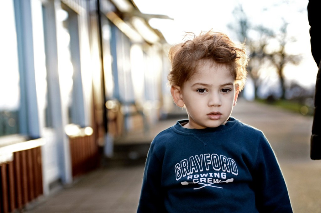 Yazeh Alkurdi, 3, var hos läkare med hög feber i går. Nu mår han lite bättre. Foto: Stefan Mattsson.